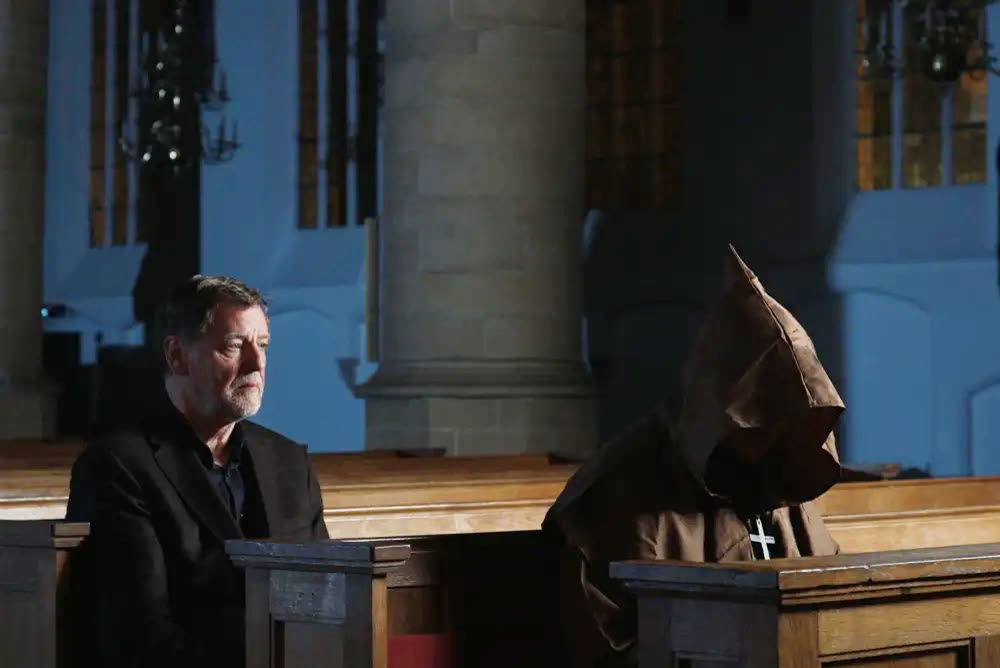 Bezoekers spelen Geheim van de Beeldenstorm, erfgoedbeleving in een Delftse kerk